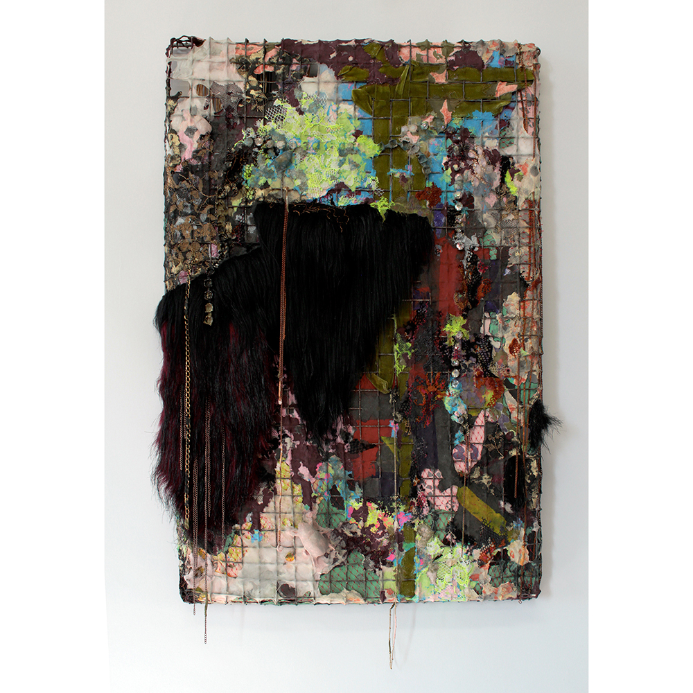 basket-black-red-fur.